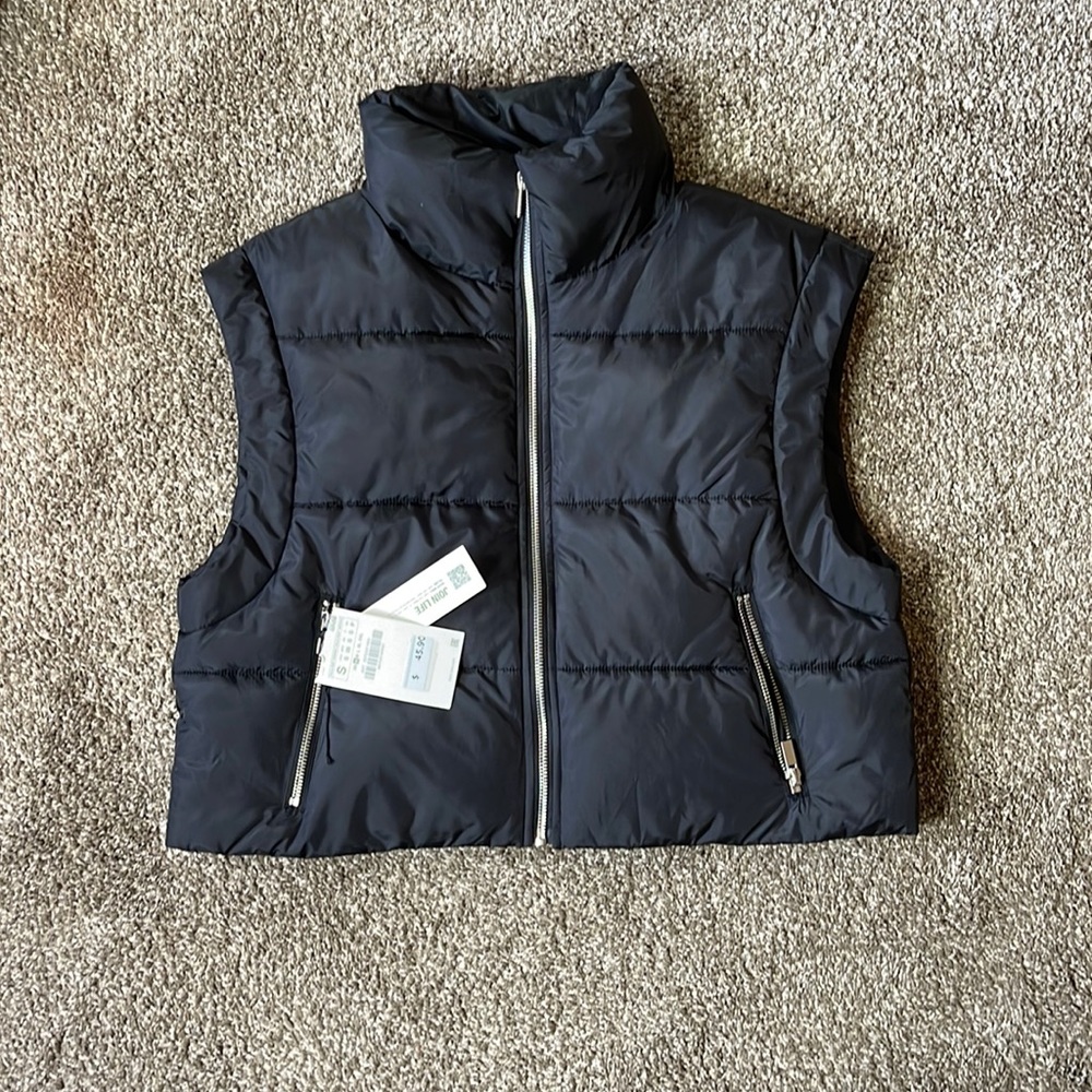 Black crop puffer vest
